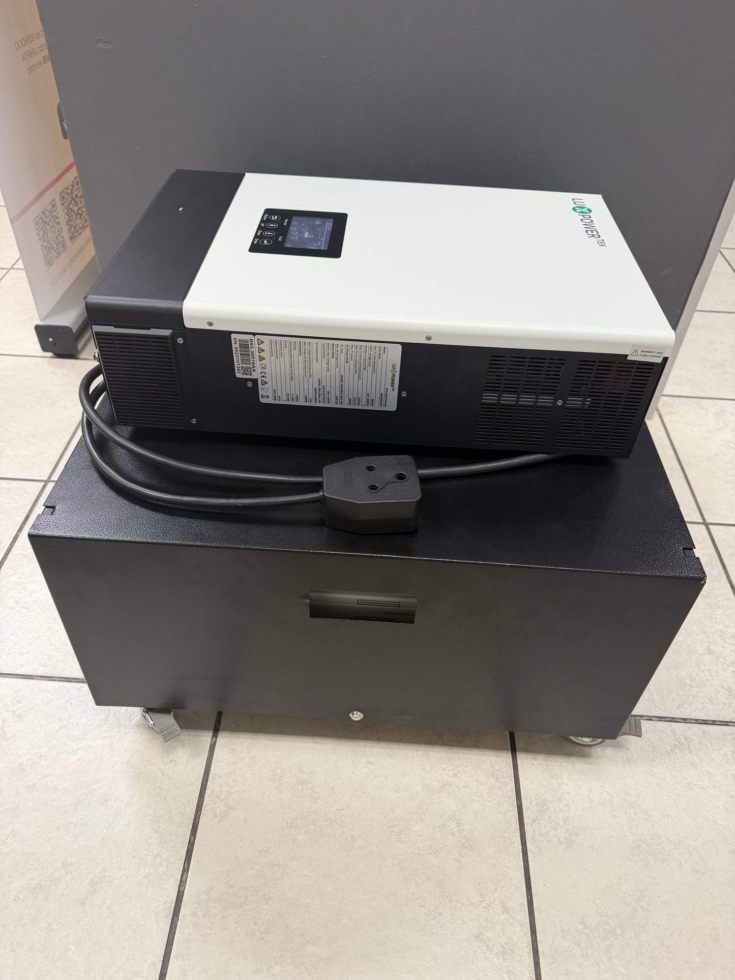 5KVA / 5000W LUXPOWER Hybrid Inverter Portable Power System + 5.12kWh Lithium Battery