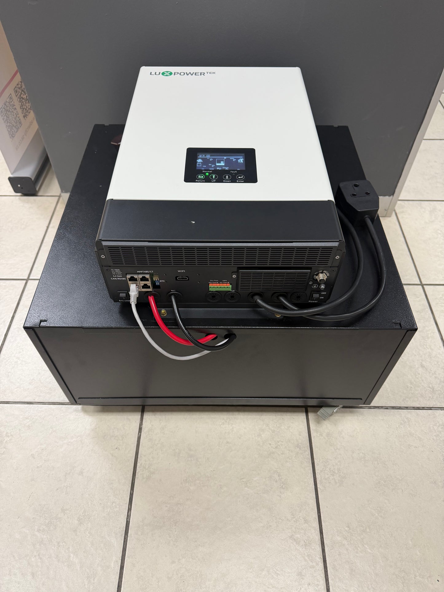 5KVA / 5000W LUXPOWER Hybrid Inverter Portable Power System + 5.12kWh Lithium Battery